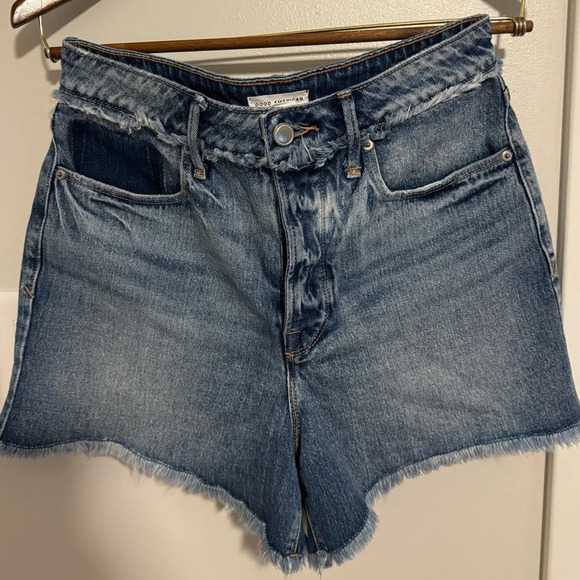 Good American Bombshell High Rise Jean Shorts Women’s 6/28 Medium Dark Wash 3” - Picture 1 of 9